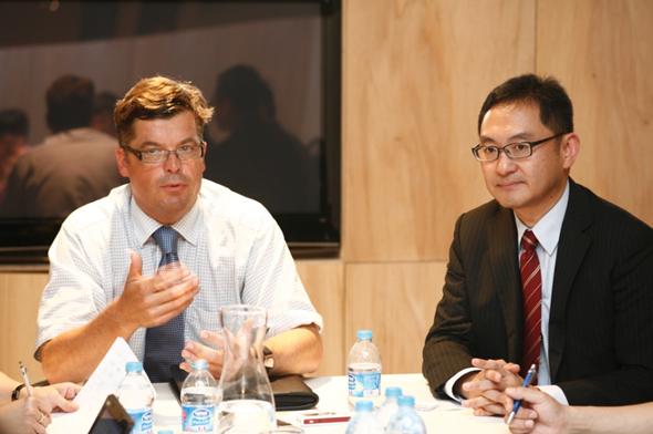 �󣺴󱱚WͨӍCEO Mogens Elsberg���ң��󱱚WͨӍ�Ї��^(q��)����(j��ng)����پ