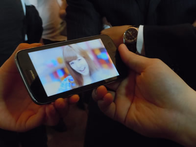 模特展示酷派大觀9930和N950